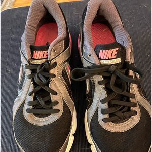 Nike Sneakers Sz 9 Black Nike Airs with pink Hilites